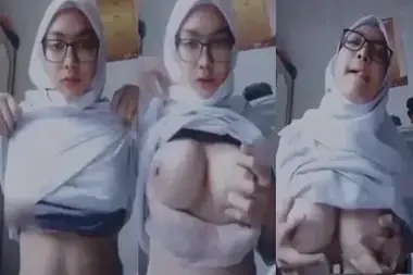 Nadira Jilbab Ukhti Pamer Dada Mulus Viral poster