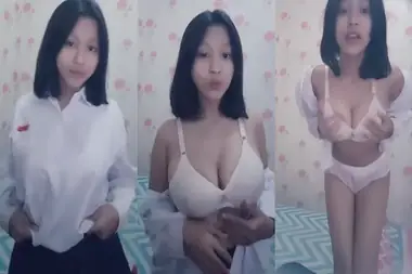 Rara Nadifa Pakai Seragam SMP Ngewe Ranjang poster